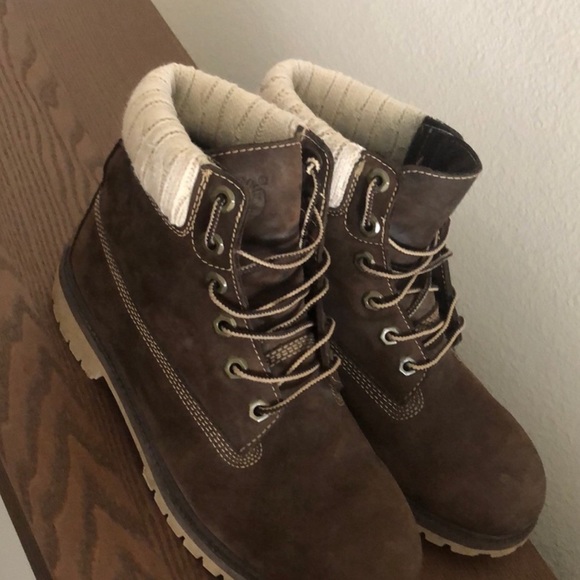 Timberland Shoes - Women’s brown timberlands with knitted accent
